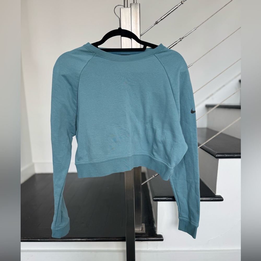 NWOT Nike Dri-Fit Women's Teal Cropped Sweatshirt Size S